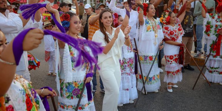 Ana Paty Peralta festeja 56 años de Cancún con Ángeles Azules