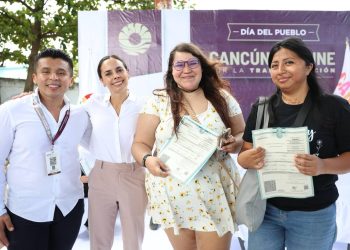 Atiende Ana Paty Peralta a ciudadanos en “Día del Pueblo”