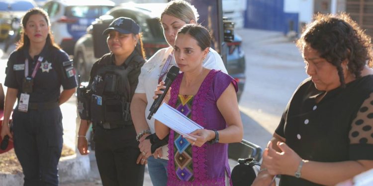 Ana Paty Peralta continúa fortaleciendo la cercanía con la comunidad