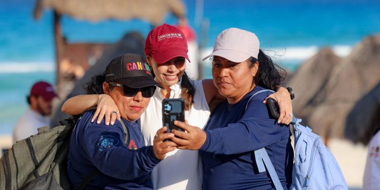 Nuestras playas están listas para recibir a turistas y cancunenses: Ana Paty Peralta
