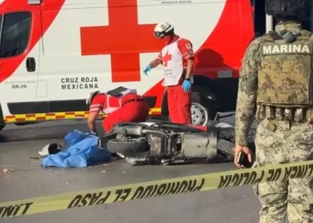 Pierde la vida motociclista tras impacto con tráiler en Cancún