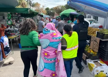 Mujer es apuñalada por su pareja en Cancún; vecinos evitan una tragedia mayor