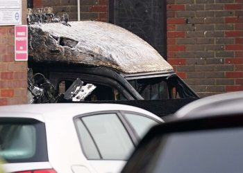 Ambulancias de voluntarios judíos incendiadas frente a sinagoga en Londres