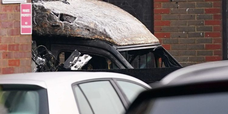 Ambulancias de voluntarios judíos incendiadas frente a sinagoga en Londres