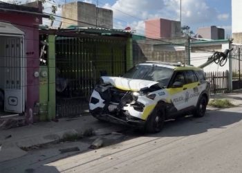Accidente Vial en la Región 248 Involucra Patrulla y Camión de Cemex