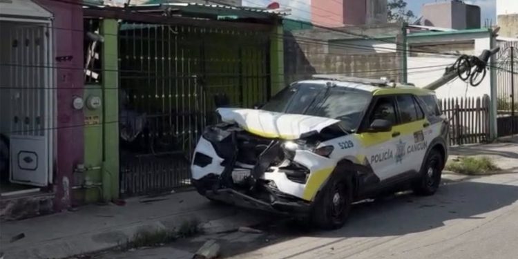 Accidente Vial en la Región 248 Involucra Patrulla y Camión de Cemex
