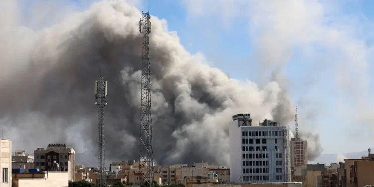 Bombardeo en Teherán durante el día cuatro de la guerra entre EE.UU., Israel e Irán en 2026