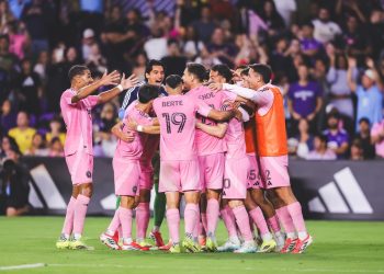 Lionel Messi celebra su gol en la remontada de Inter Miami ante Orlando City en el Clásico del Sol