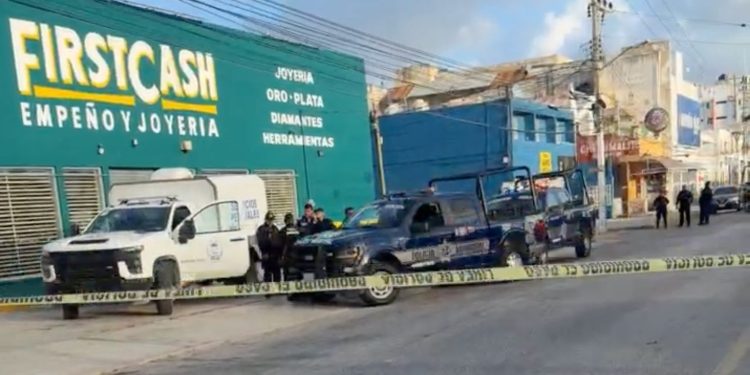Ejecutan a mujer trabajadora de la construcción en plena Av. Tulum en Cancún