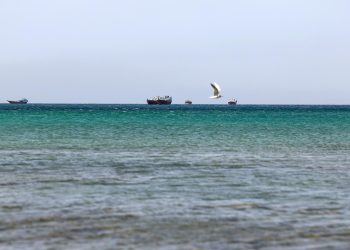 Irán amenaza con cerrar “completamente”el estrecho de Ormuz