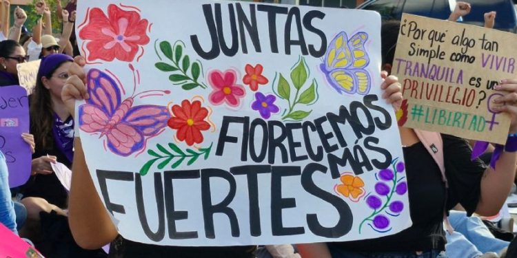 Día de la Mujer: miles marchan en Cancún, Chetumal y Tulum