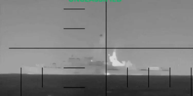 Al menos 83 muertos tras hundimiento de fragata iraní por ataque de EU