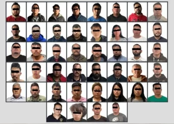 Detienen a 44 falsos agentes de la fiscalía en Edomex; extorsionaban en retenes