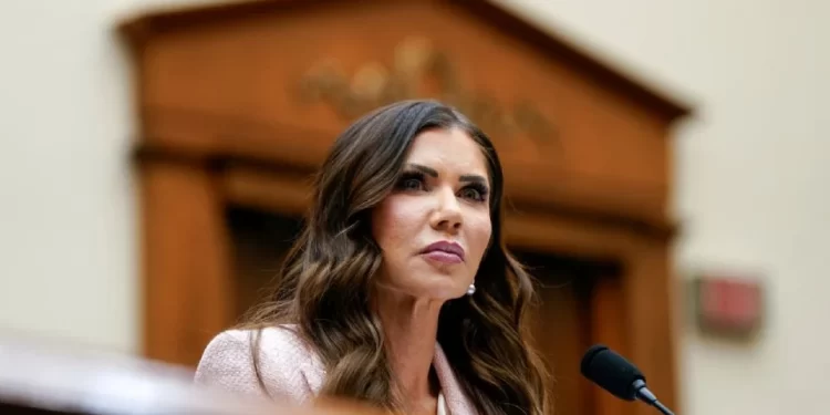Trump anuncia el despido de Kristi Noem; Markwayne Mullin asumirá Seguridad Nacional