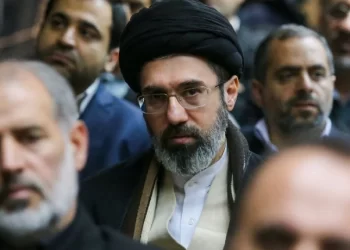 Reportan que el nuevo líder de Irán sufrió lesiones en las piernas en el primer día de enfrentamientos con EU e Israel