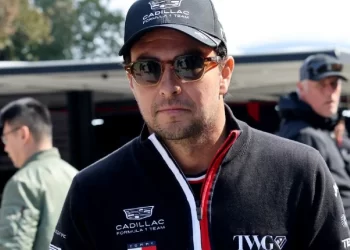 Checo Pérez saldrá desde el fondo en el sprint de China por una falla en su monoplaza