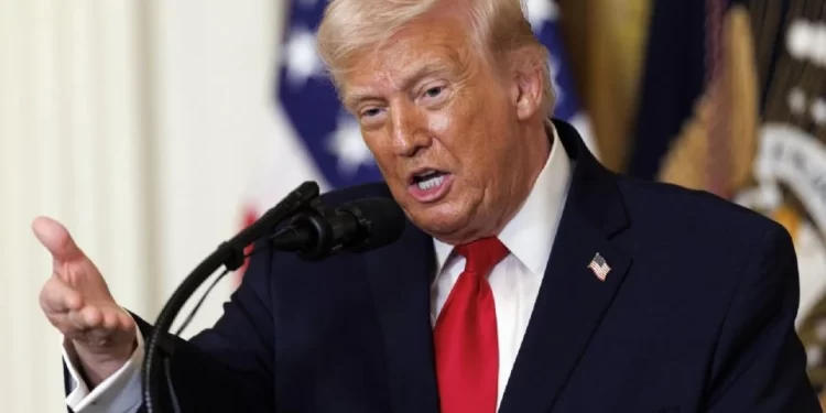 Trump critica a Sheinbaum y asegura que no quiere enfrentar a los cárteles