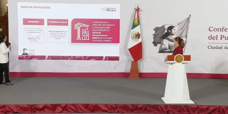 Sheinbaum presenta “plan B” electoral: propone tope salarial en el INE y recortes a institutos estatales