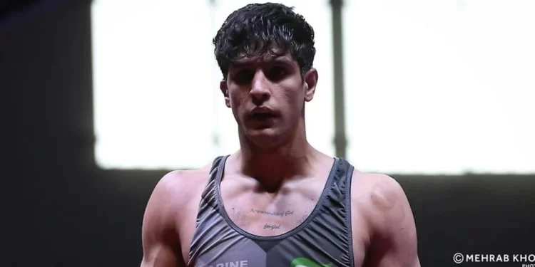 Irán ejecuta en la horca a campeón de lucha libre de 19 años acusado sin juicio justo