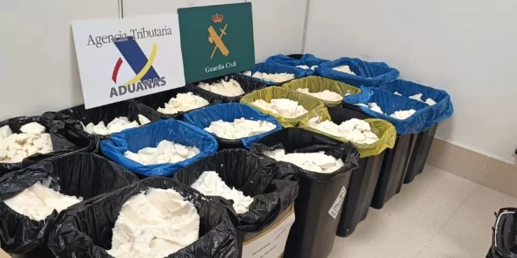 Decomisan en Madrid más de 600 kilos de metanfetamina procedente de México; venía escondida en envases de aceite de coco
