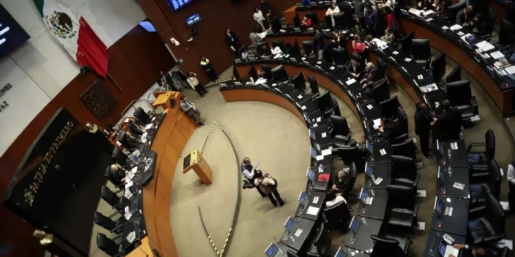Frenan dictaminación del “plan B” en el Senado por errores; cancelan audiencia del INE