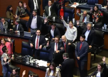 Aprueba Senado “plan B” de Sheinbaum sin revocación; pasa a Diputados