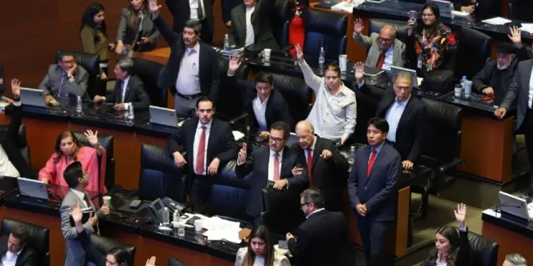 Aprueba Senado “plan B” de Sheinbaum sin revocación; pasa a Diputados