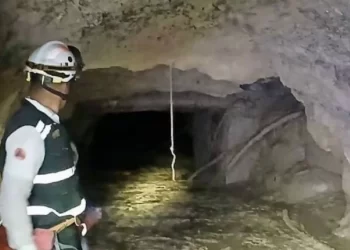 Rescatan con vida a uno de los cuatro mineros atrapados en Sinaloa tras cinco días de labores