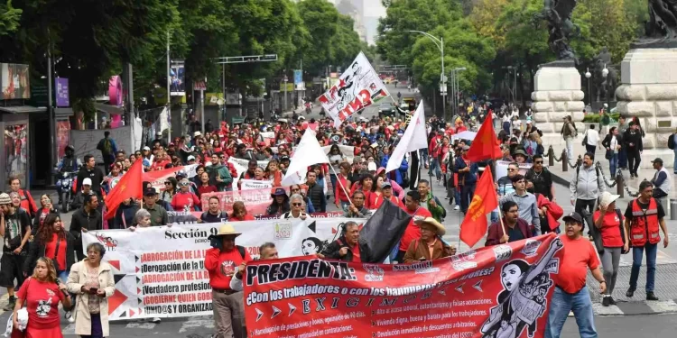 CNTE arranca paro de 72 horas con marcha masiva y plantón en el Zócalo