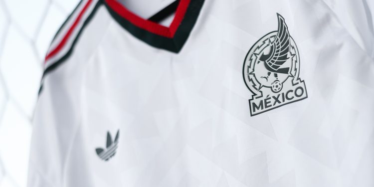 México presenta uniforme visitante para el Mundial 2026