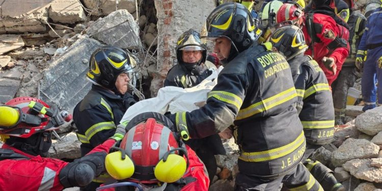 Recuperan el tercer cuerpo en el derrumbe del edificio en San Antonio Abad