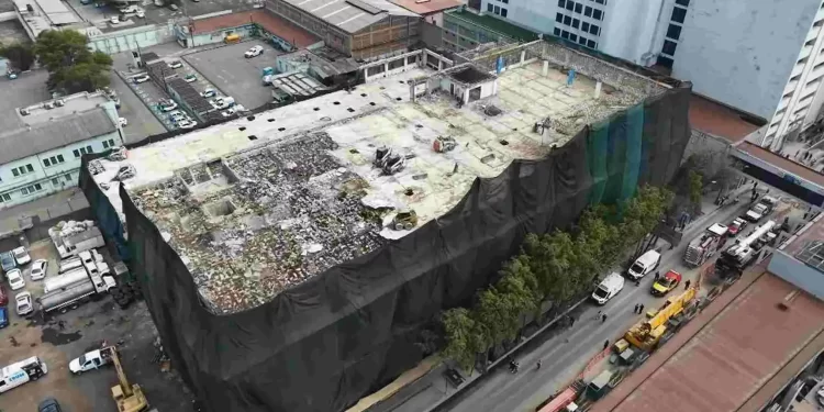 Colapsa estructura en demolición en San Antonio Abad; reportan personas atrapadas