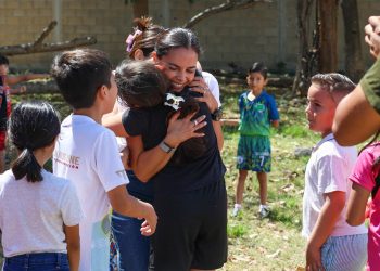 Beneficia Ana Paty Peralta a niñas y niños con curso de primavera