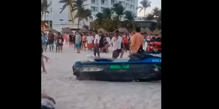 Moto acuática arrolla a bañistas en playa Forum y deja cinco heridos