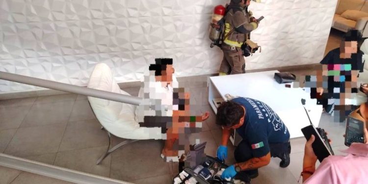 Fuerte incendio en departamento cerca de Plaza Las Américas activa a bomberos