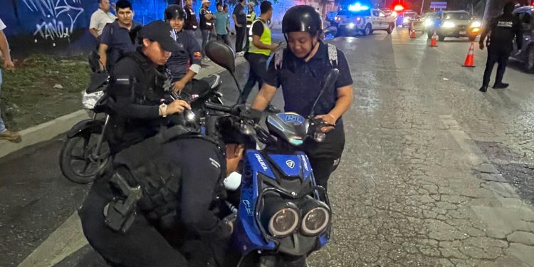 Operativo en Cancún deja varias motocicletas irregulares aseguradas