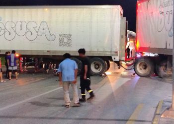Tragedia en la Av. Portillo de Cancún; fallece motociclista en fuerte choque con tráiler