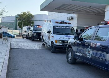 Trabajador de hotel dispara contra su compañero al bajar del transporte