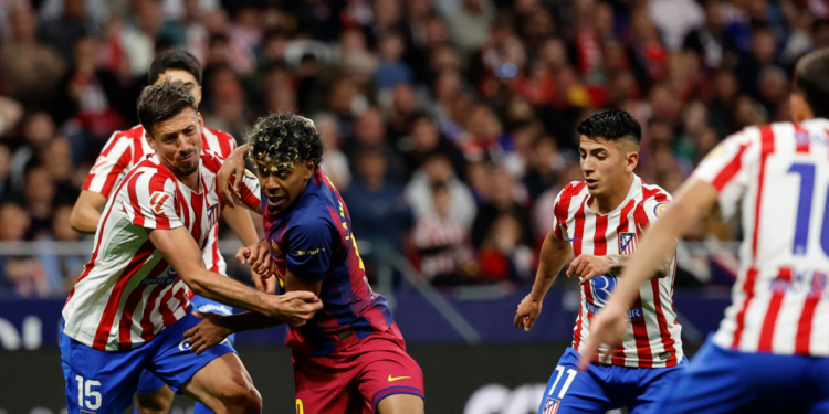 Mano de Pubill en jugada polémica contra Barcelona
