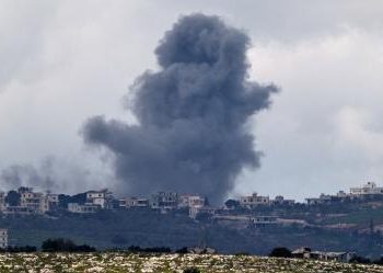 buques militares en el estrecho de Ormuz durante bloqueo de puertos iraníes por Estados Unidos