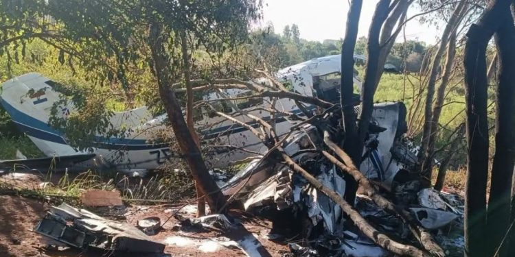 Avioneta se desploma en Paraguay; muere el piloto y 3 personas resultan heridas