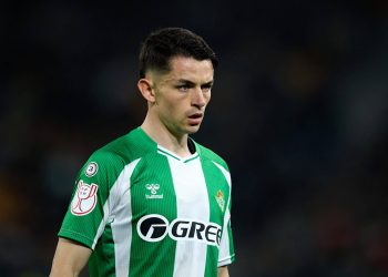 Álvaro Fidalgo titular con Betis enfrentando al Real Madrid