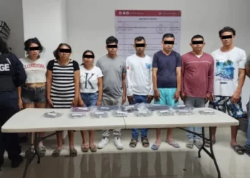 Detienen a ocho presuntos narcomenudistas en Holbox por venta en la calle
