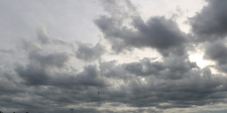 Clima en Cancún miércoles 15 de abril: Ambiente caluroso con cielo medio nublado en la Península de Yucatán