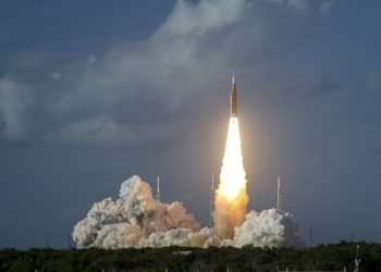 La misión Artemis II entra en órbita terrestre antes de dirigirse hacia la Luna