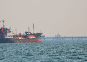 Irán reabre el estrecho de Ormuz; permite paso de buques durante la tregua