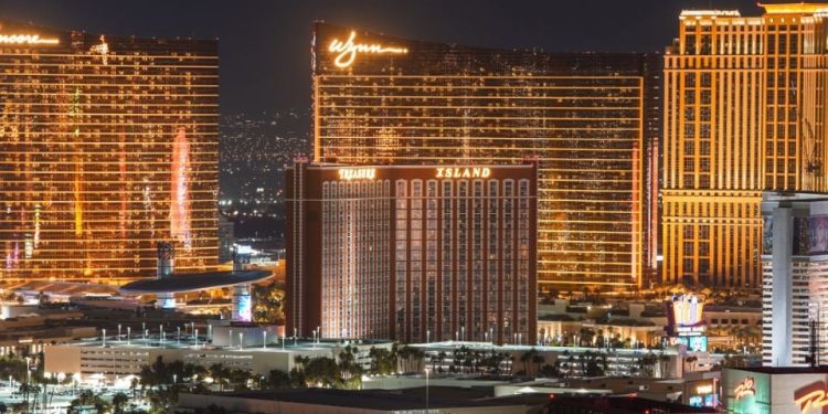 Confirman contagios de legionelosis en hotel de lujo en Las Vegas; autoridades advierten sobre síntomas tipo neumonía
