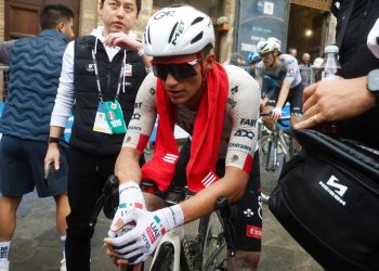 Isaac del Toro se retira en la tercera etapa de la Itzulia Basque Country