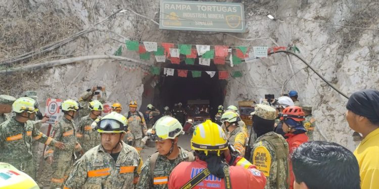 Rescatan con vida a minero tras 14 días atrapado en derrumbe