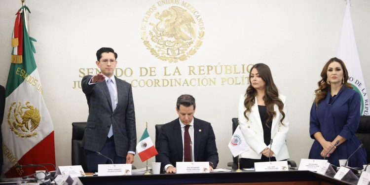Roberto Velasco acude al Senado para avanzar en su ratificación en la SRE